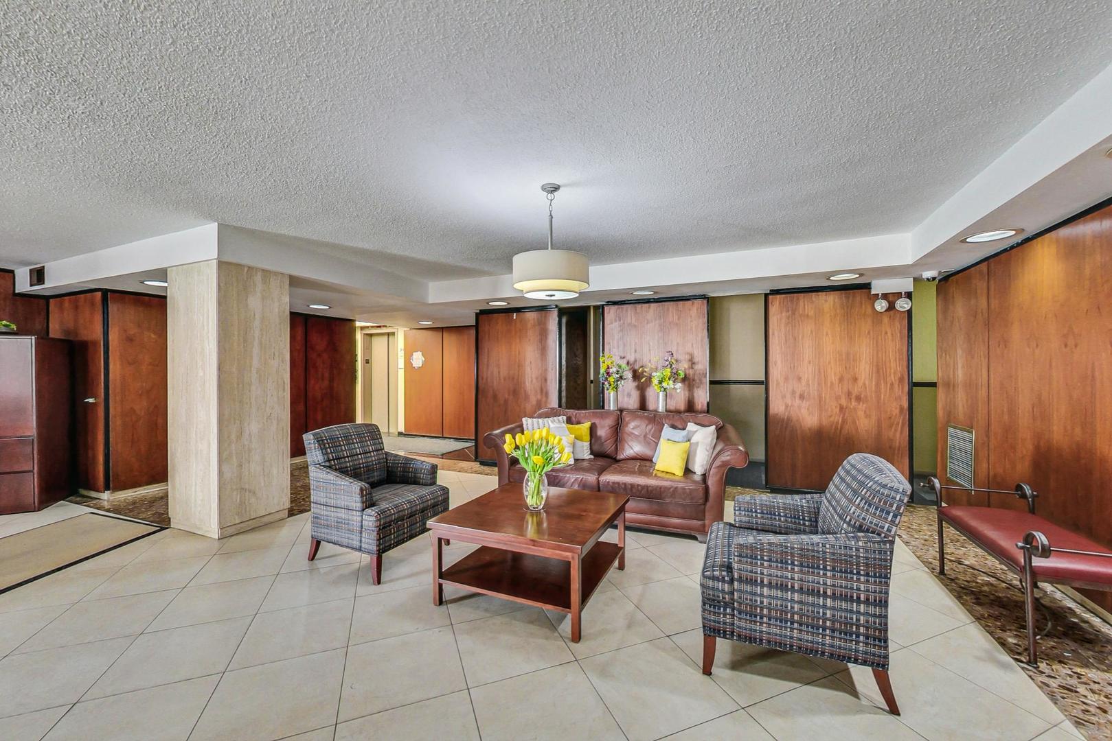 5901 N Sheridan Road Unit: 13F