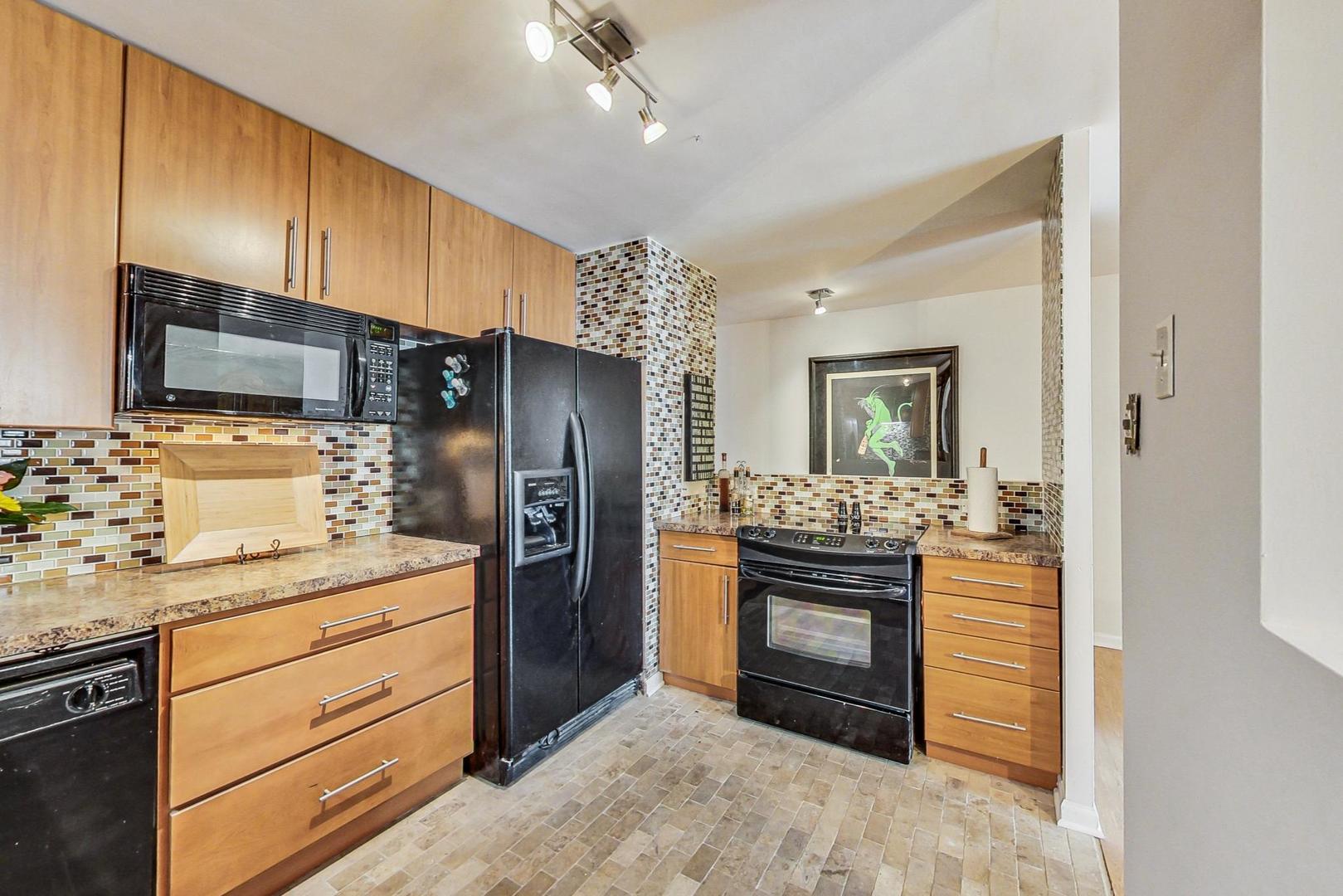 5901 N Sheridan Road Unit: 13F