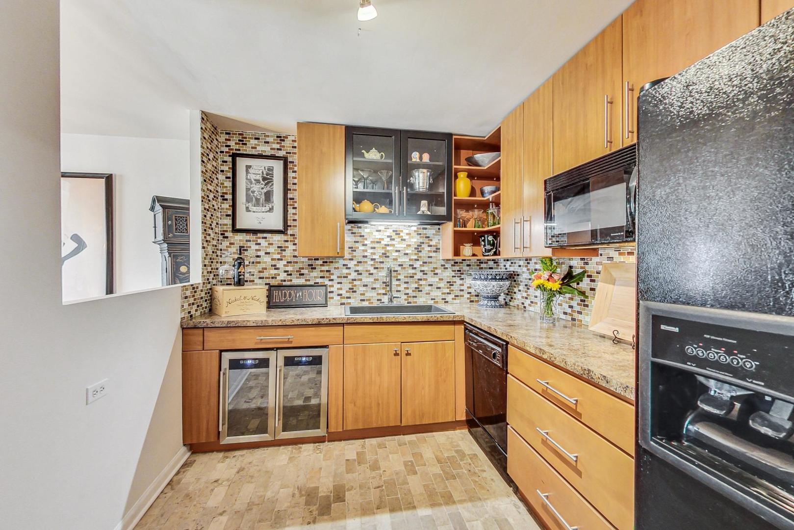 5901 N Sheridan Road Unit: 13F