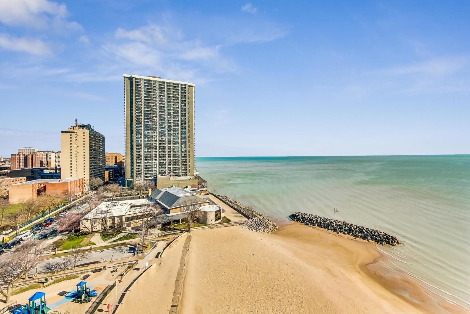 5901 N Sheridan Road Unit: 13F