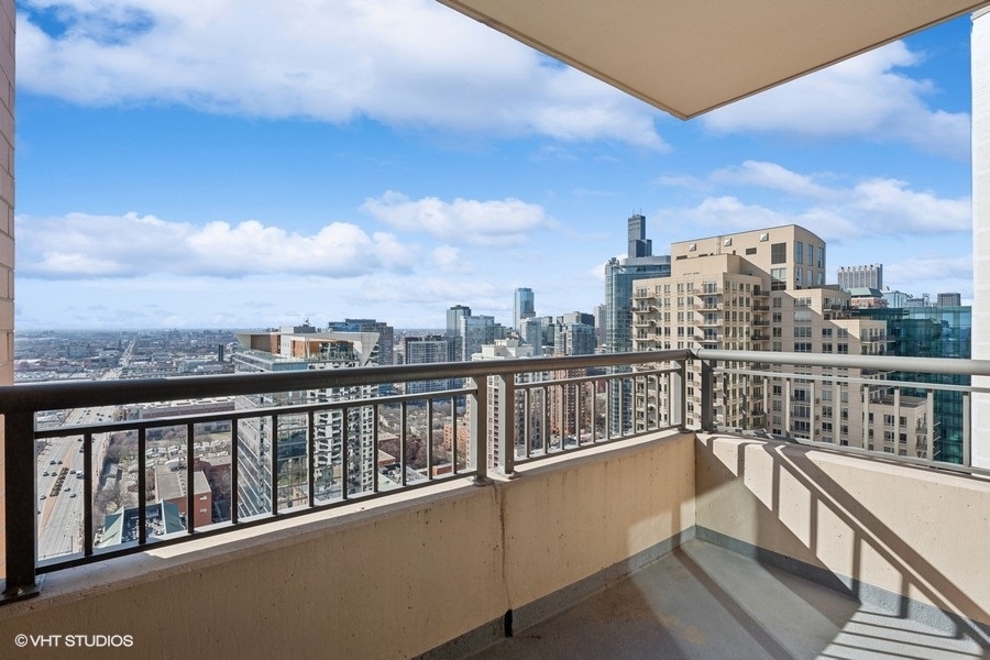 1160 S MICHIGAN Avenue Unit: 3105