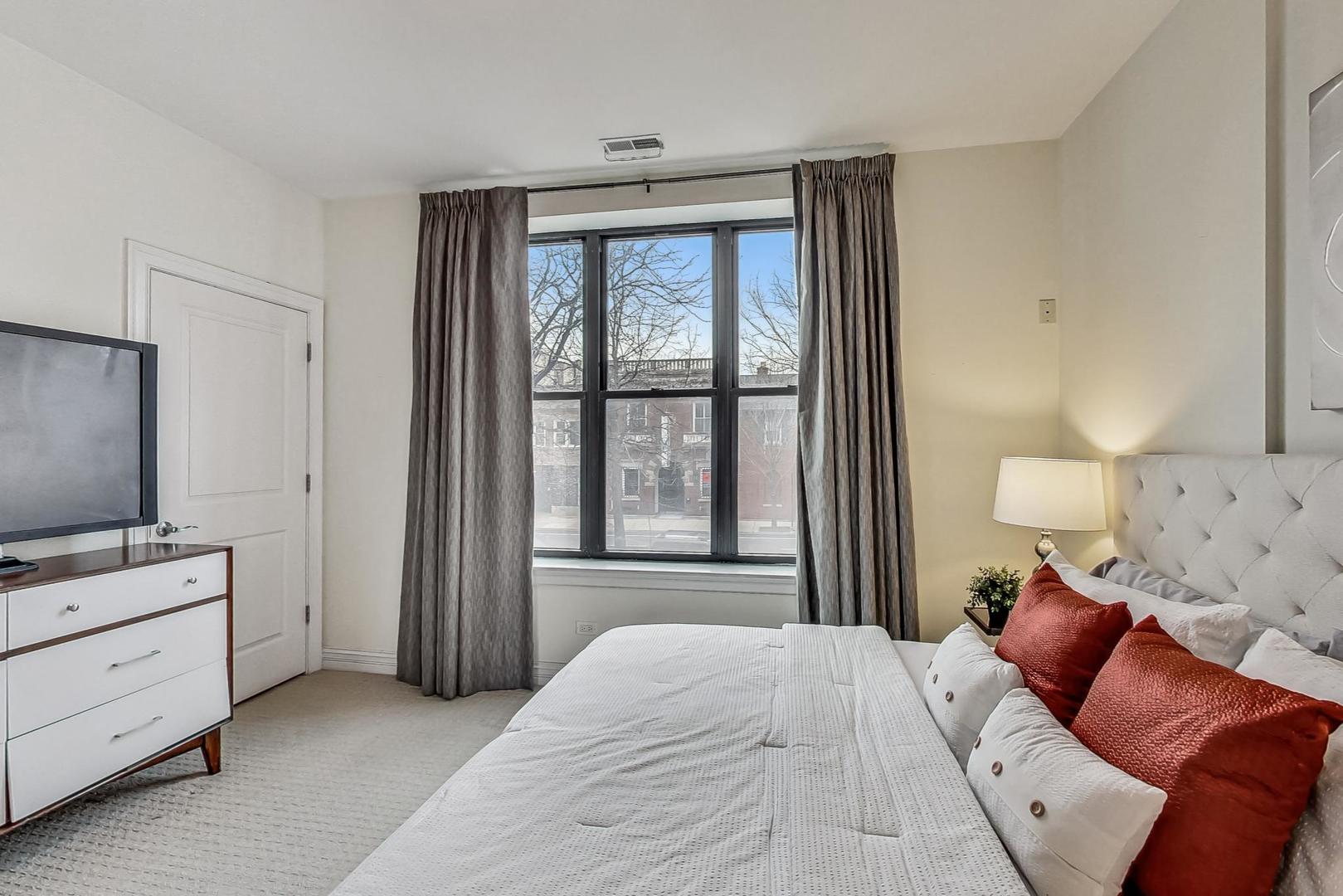 3300 W IRVING PARK Road Unit: G2