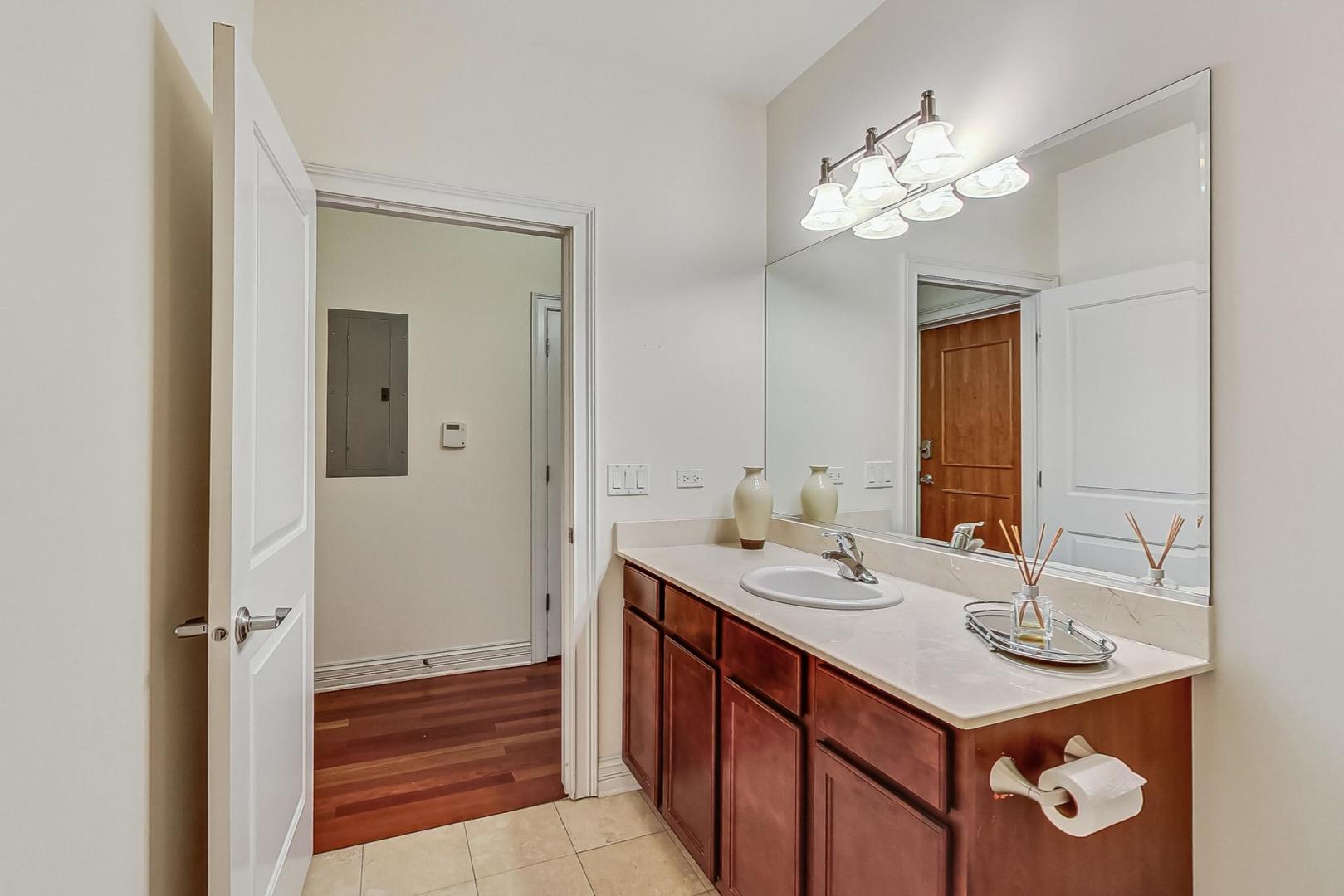 3300 W IRVING PARK Road Unit: G2