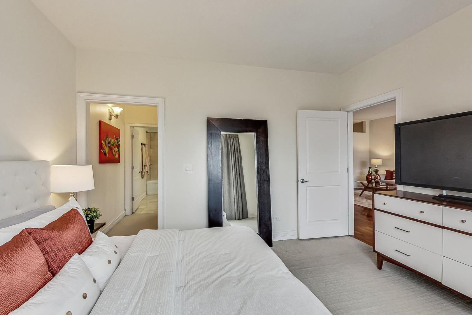 3300 W IRVING PARK Road Unit: G2