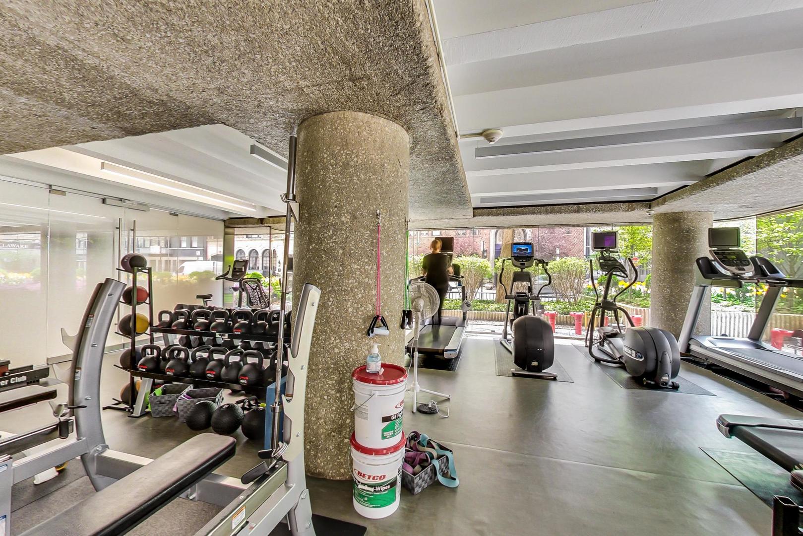 200 E Delaware Place Unit: 7F