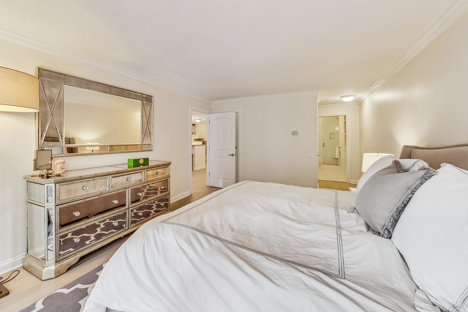 200 E Delaware Place Unit: 7F