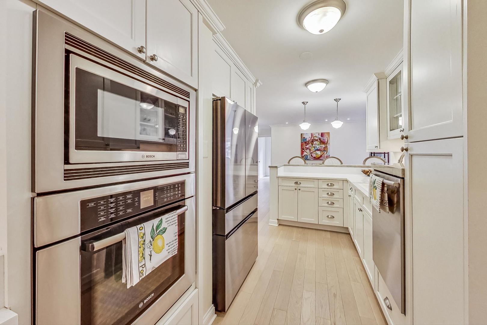 200 E Delaware Place Unit: 7F