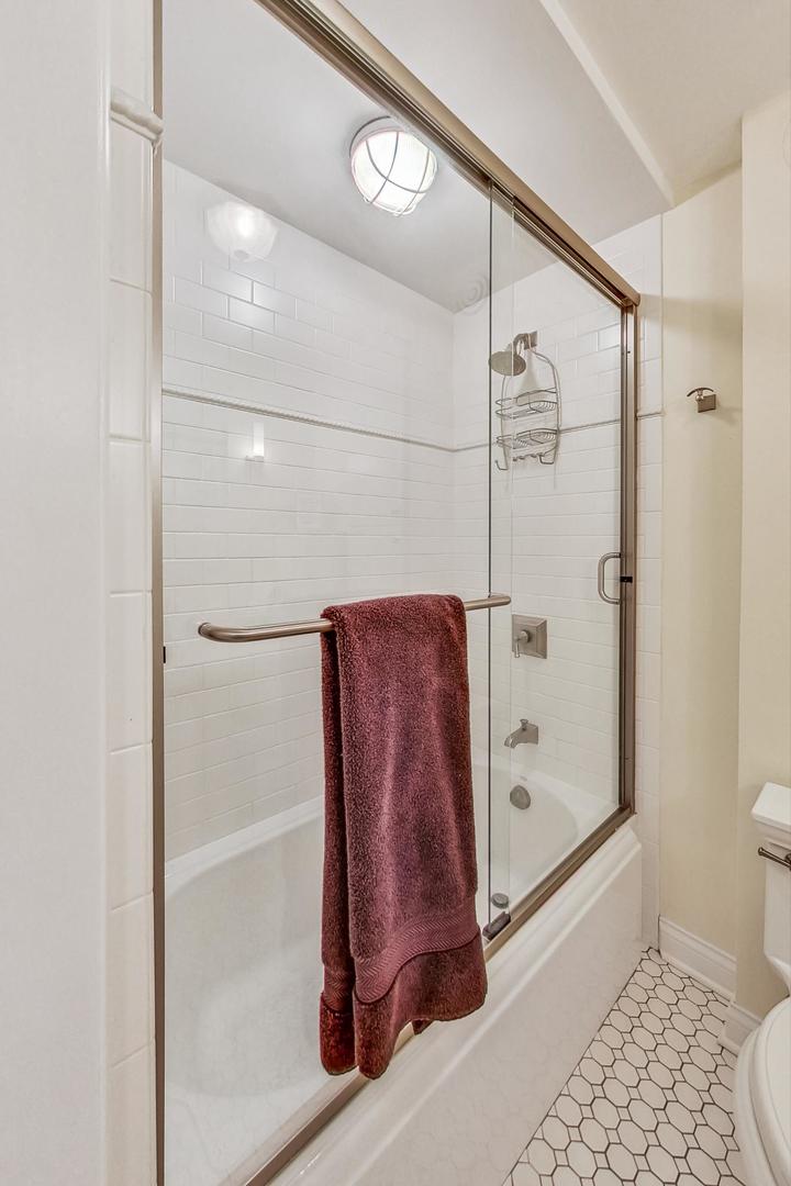 200 E Delaware Place Unit: 7F
