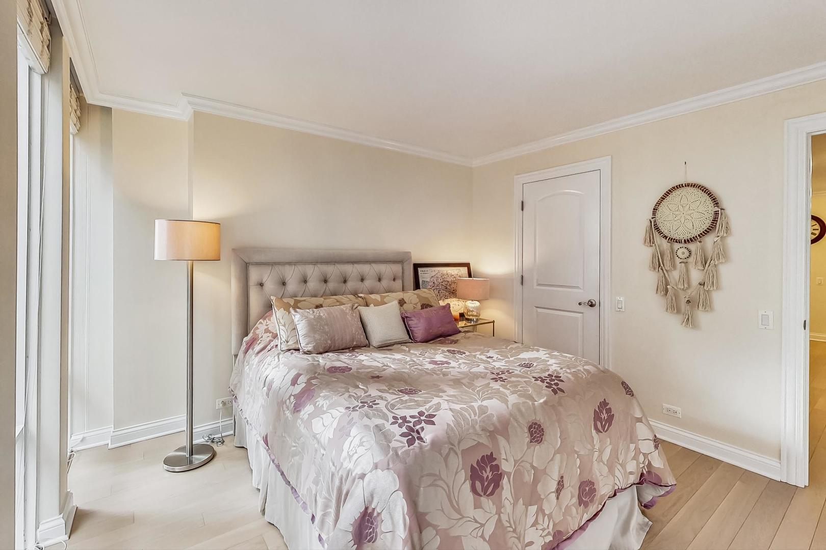 200 E Delaware Place Unit: 7F