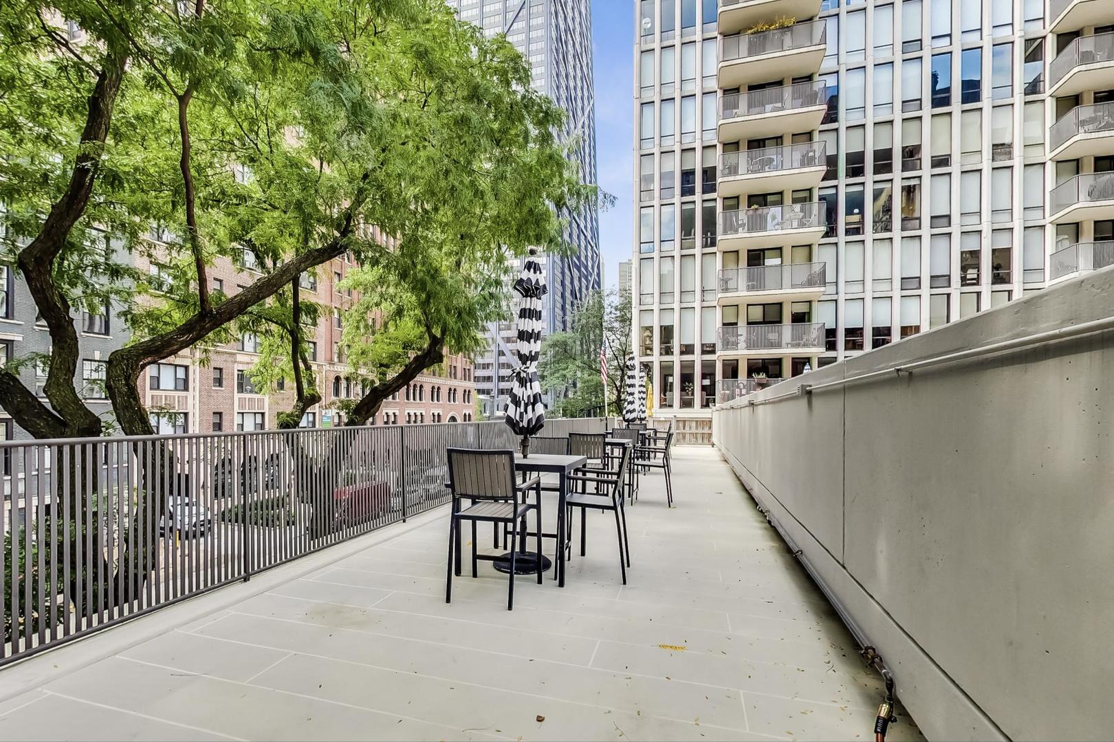 200 E Delaware Place Unit: 7F