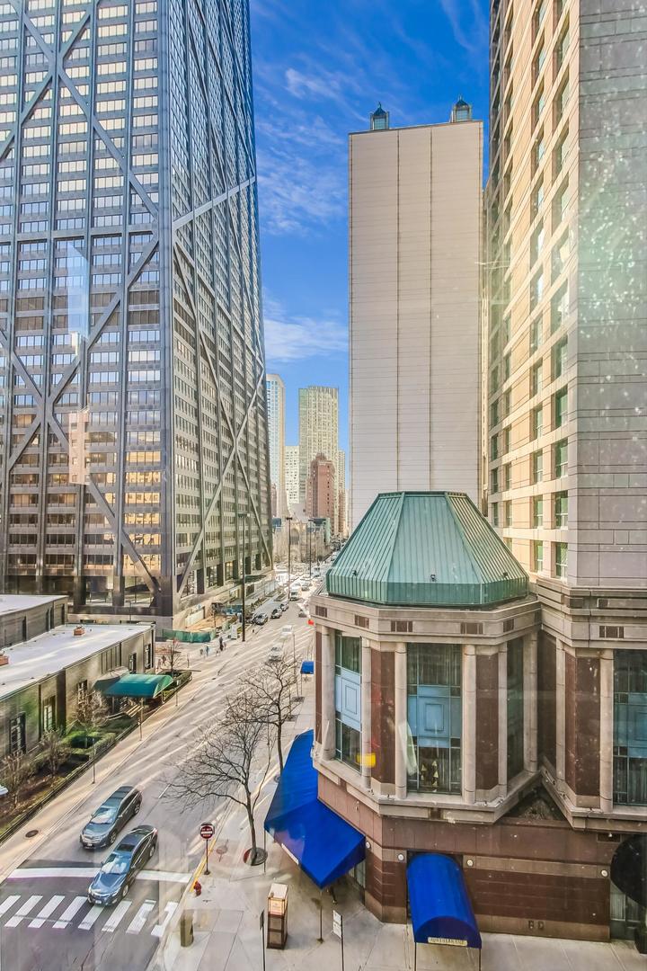 200 E Delaware Place Unit: 7F