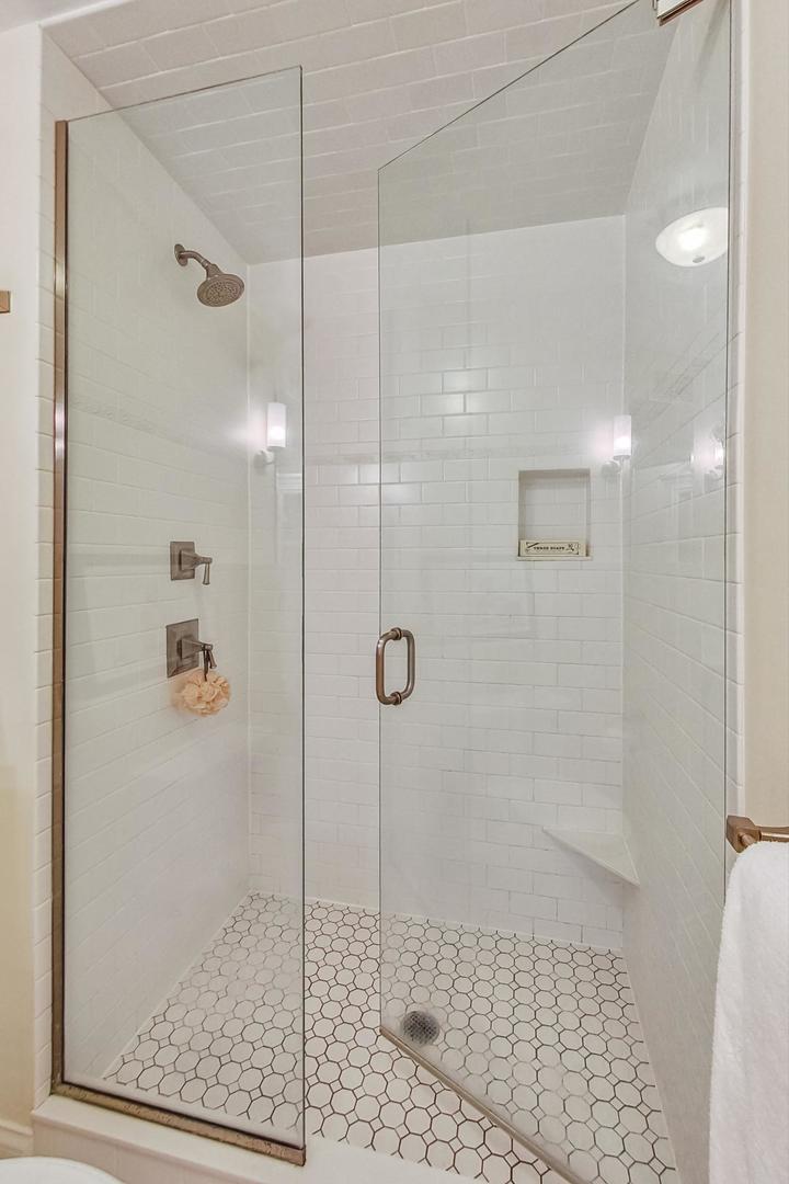 200 E Delaware Place Unit: 7F