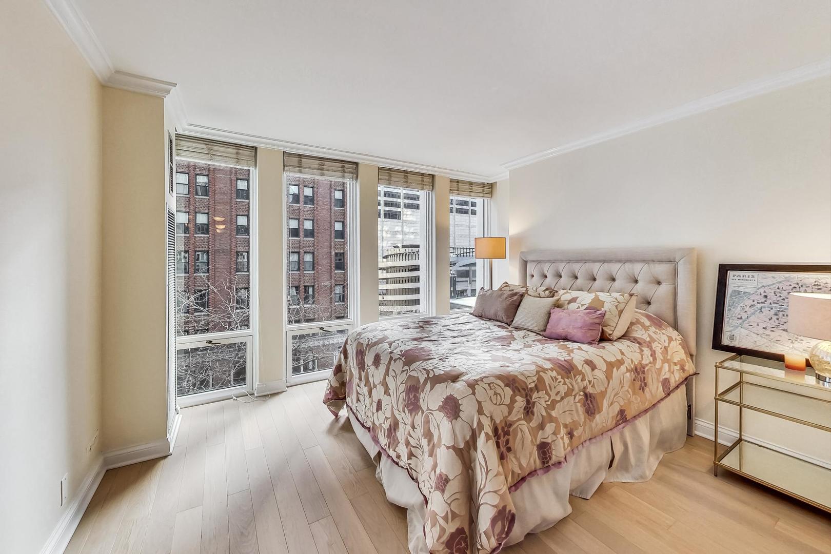 200 E Delaware Place Unit: 7F