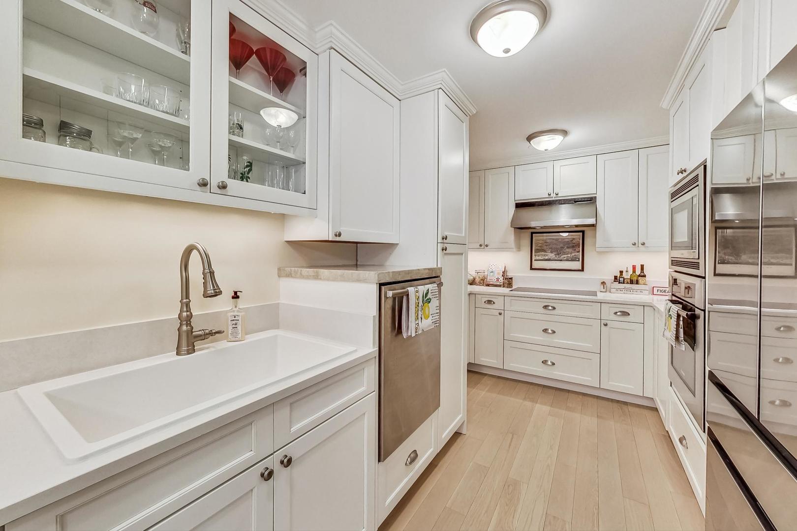 200 E Delaware Place Unit: 7F