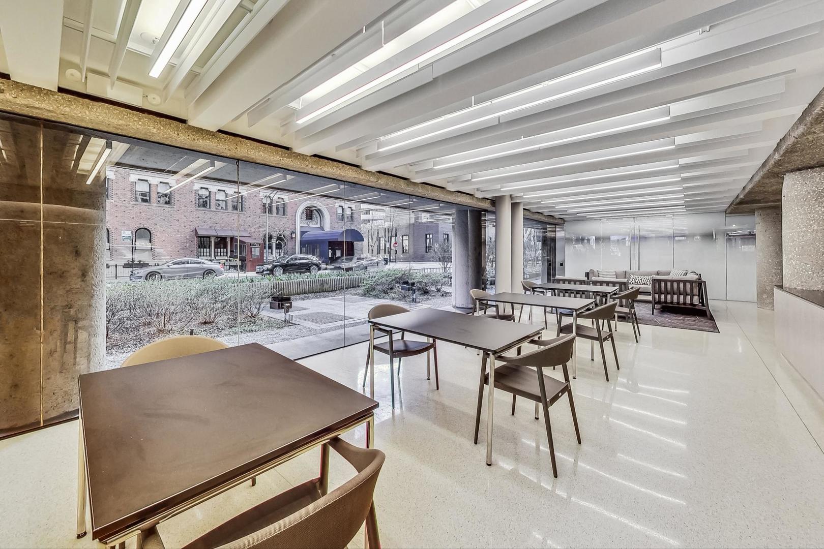 200 E Delaware Place Unit: 7F