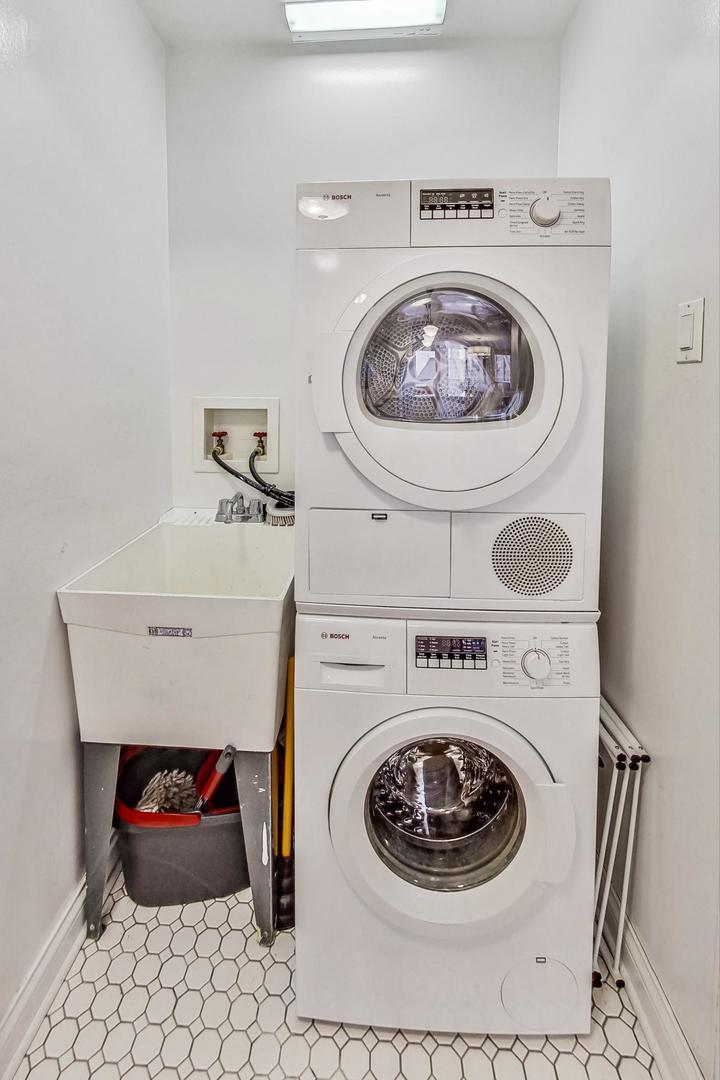 200 E Delaware Place Unit: 7F