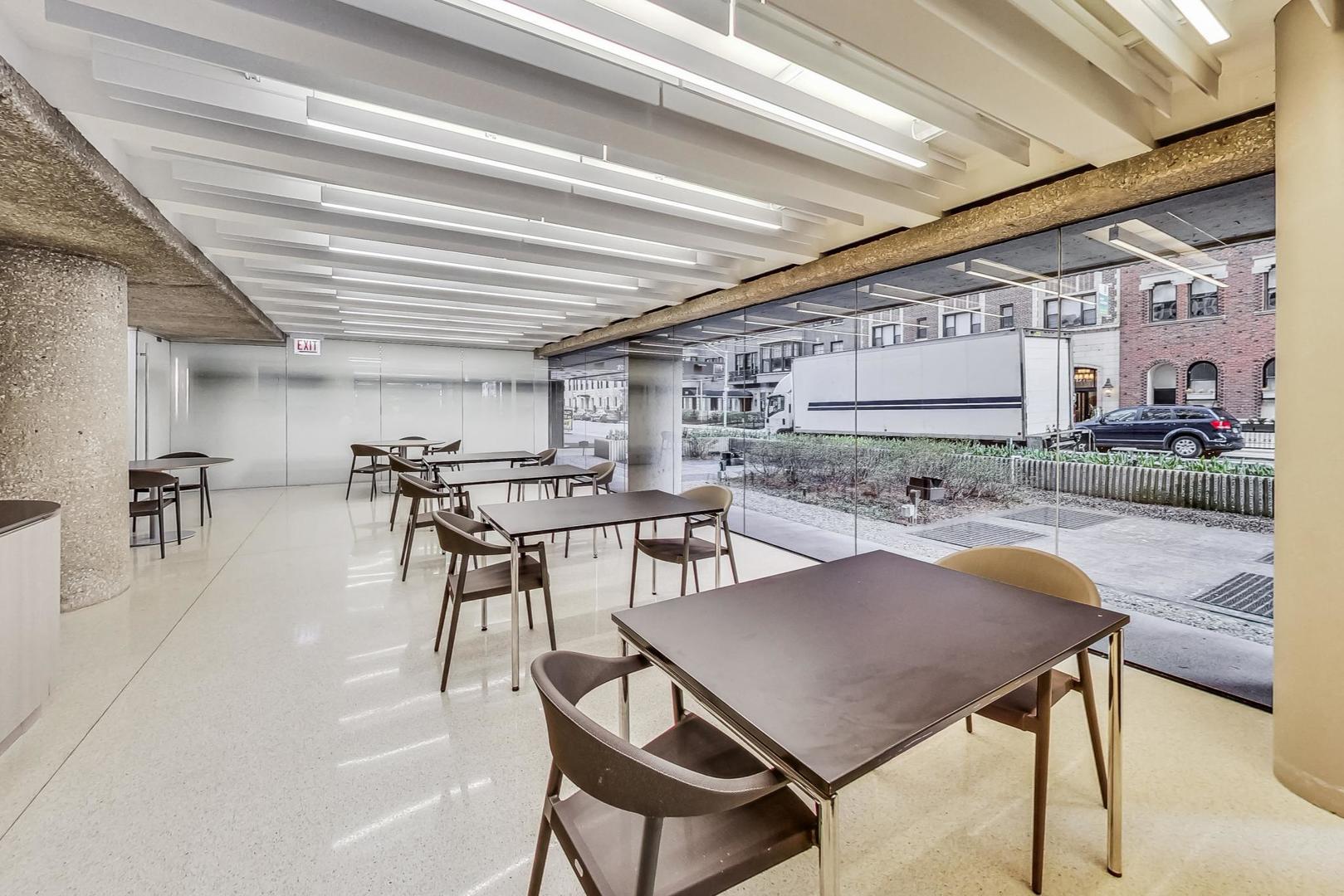 200 E Delaware Place Unit: 7F