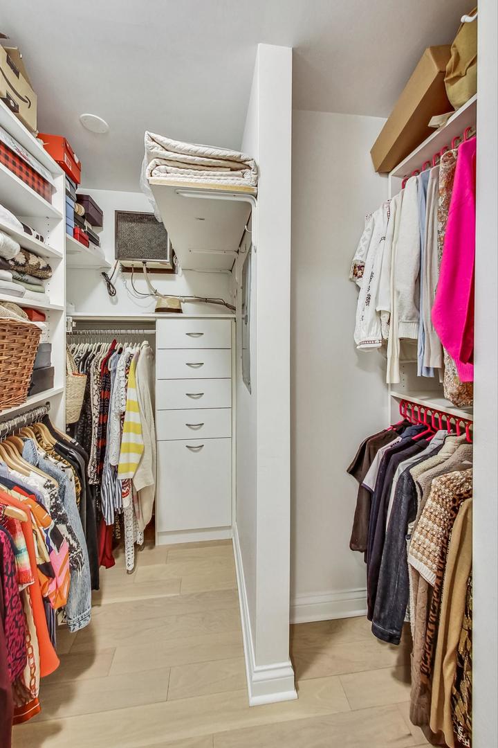 200 E Delaware Place Unit: 7F