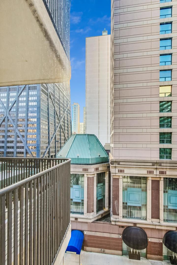 200 E Delaware Place Unit: 7F
