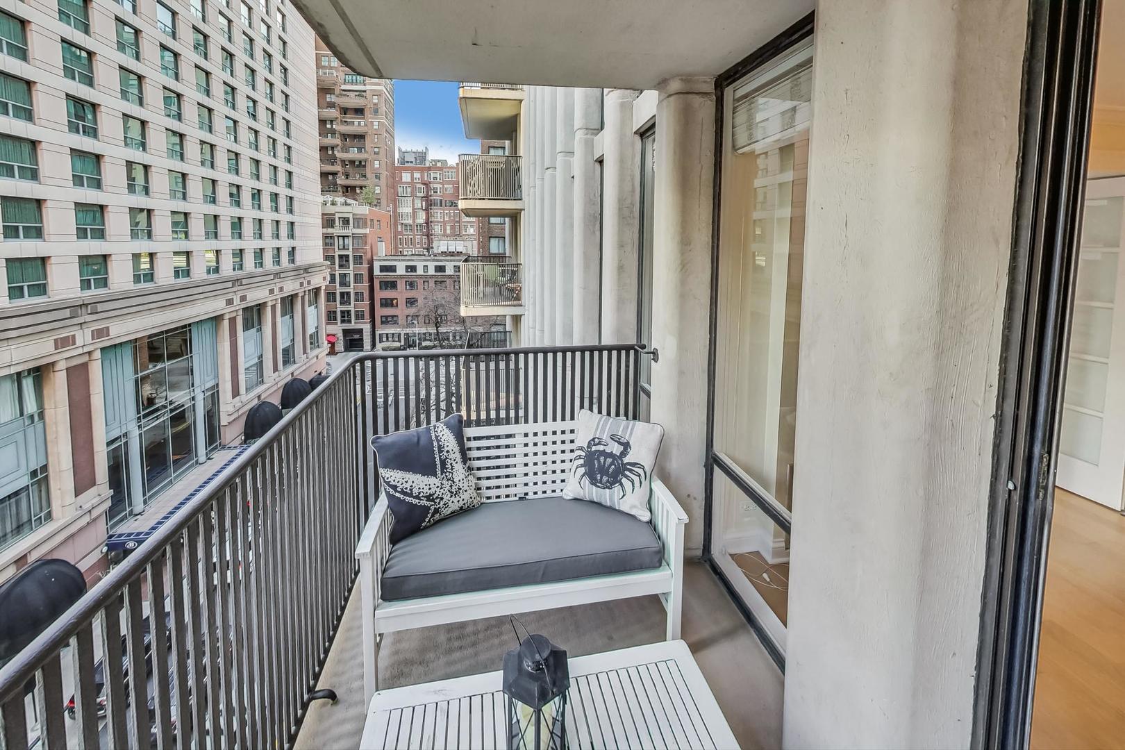 200 E Delaware Place Unit: 7F