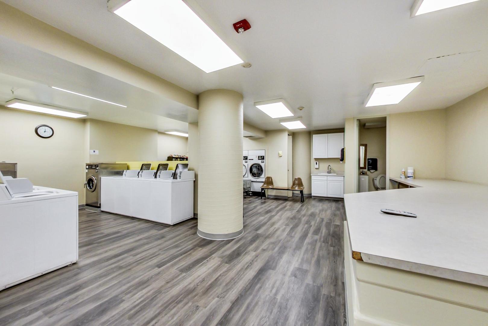 200 E Delaware Place Unit: 7F