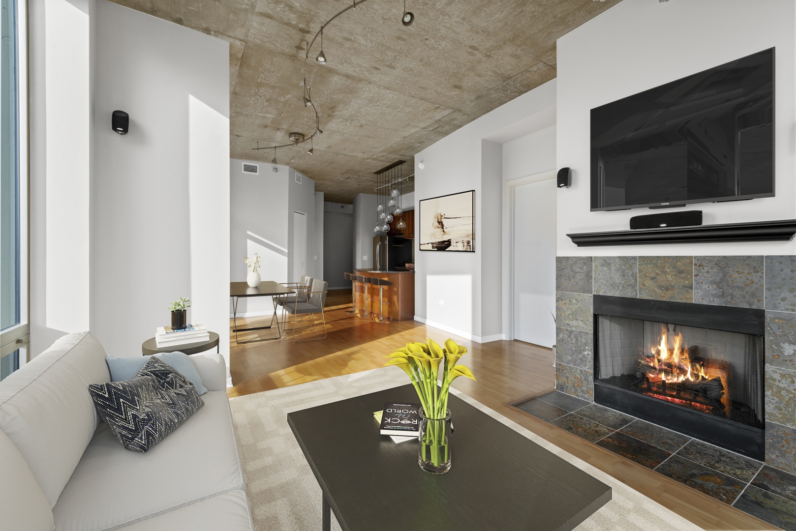 700 N Larrabee Street Unit: 809