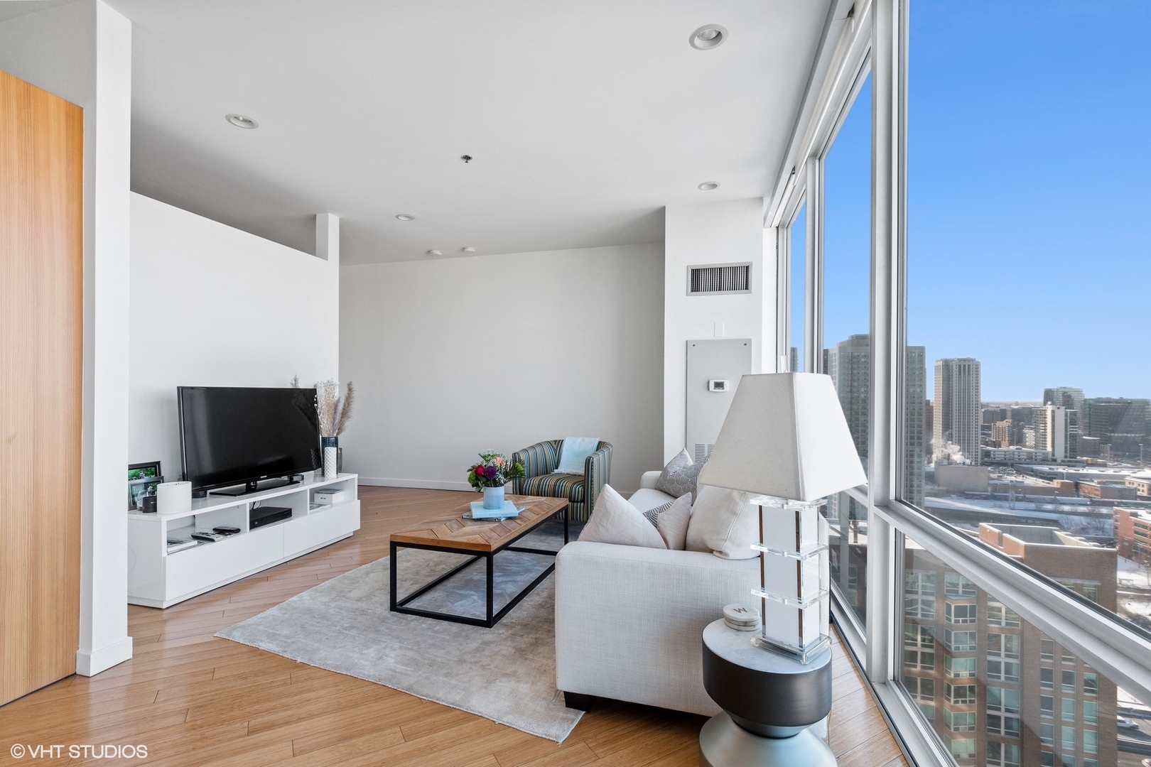 653 N Kingsbury Street Unit: 2402