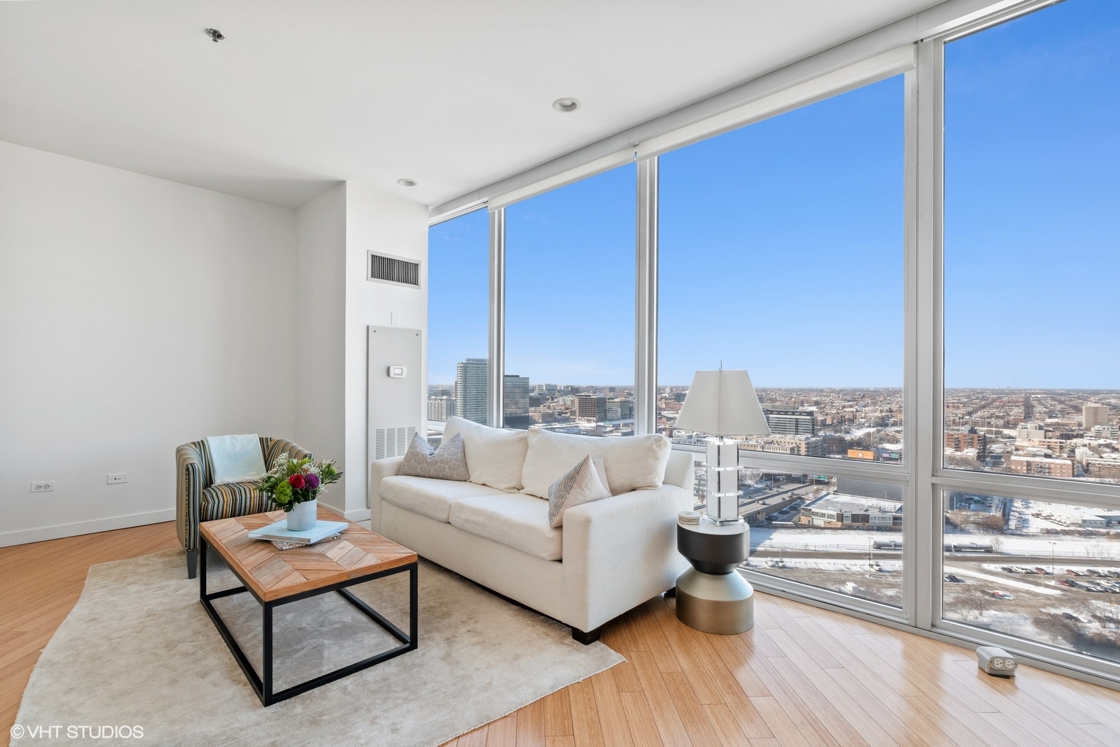 653 N Kingsbury Street Unit: 2402