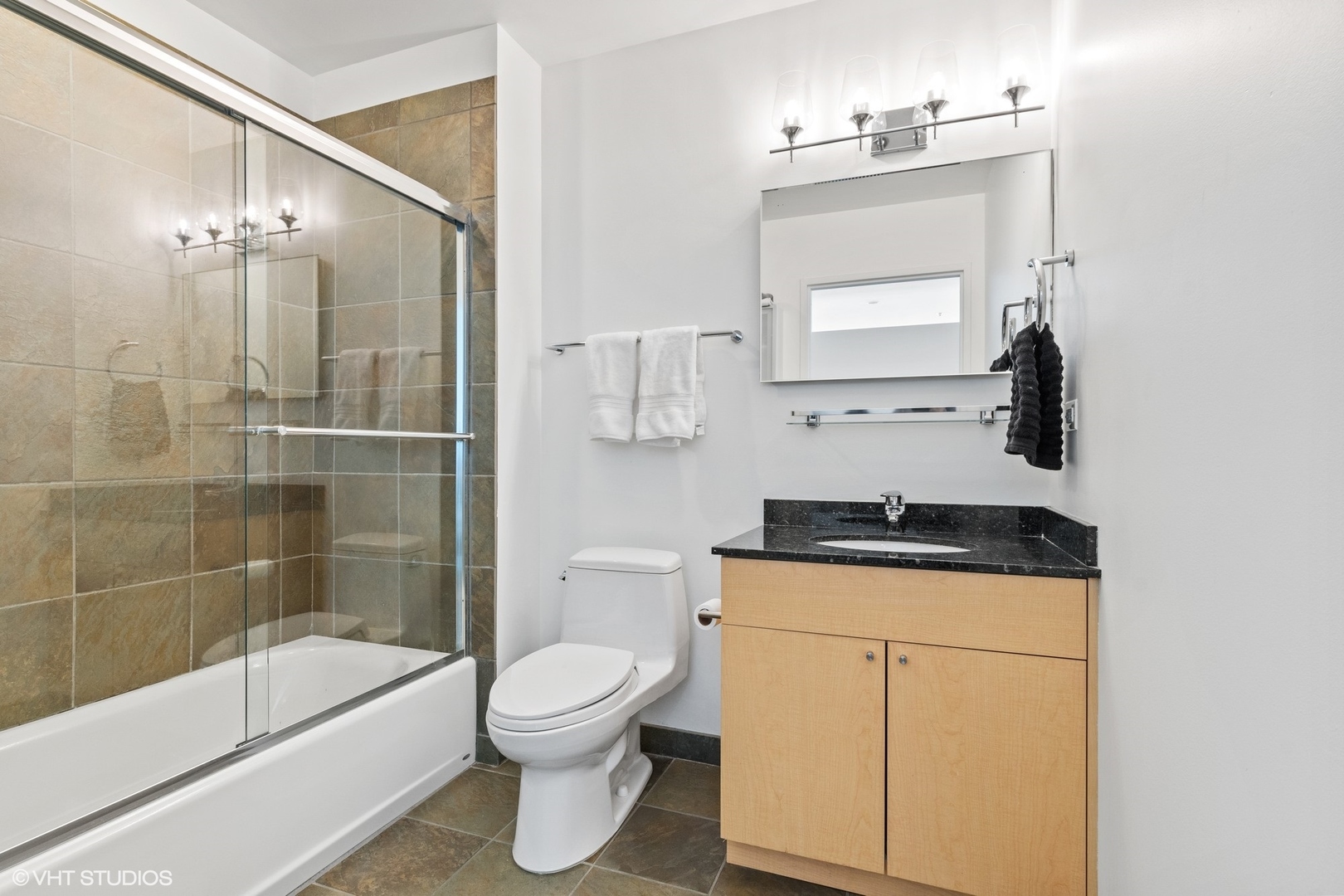 653 N Kingsbury Street Unit: 2402