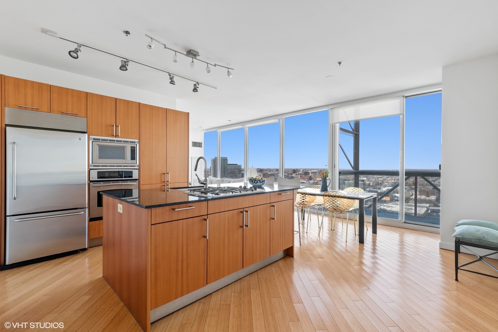 653 N Kingsbury Street Unit: 2402