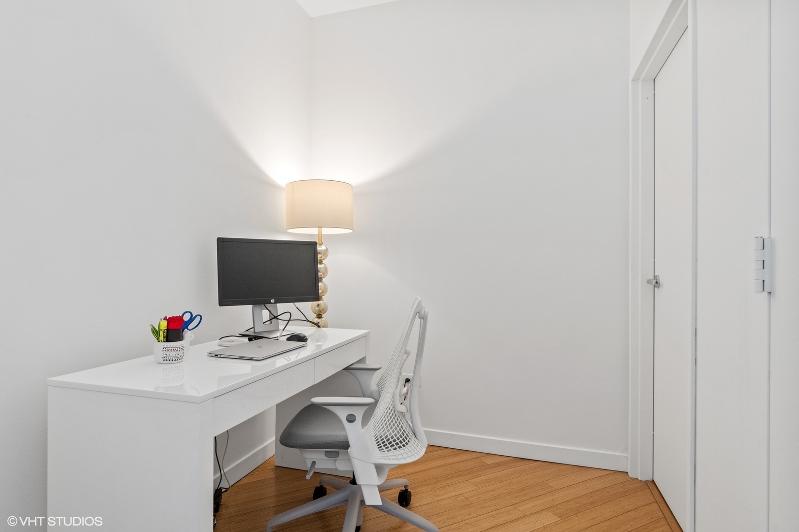 653 N Kingsbury Street Unit: 2402