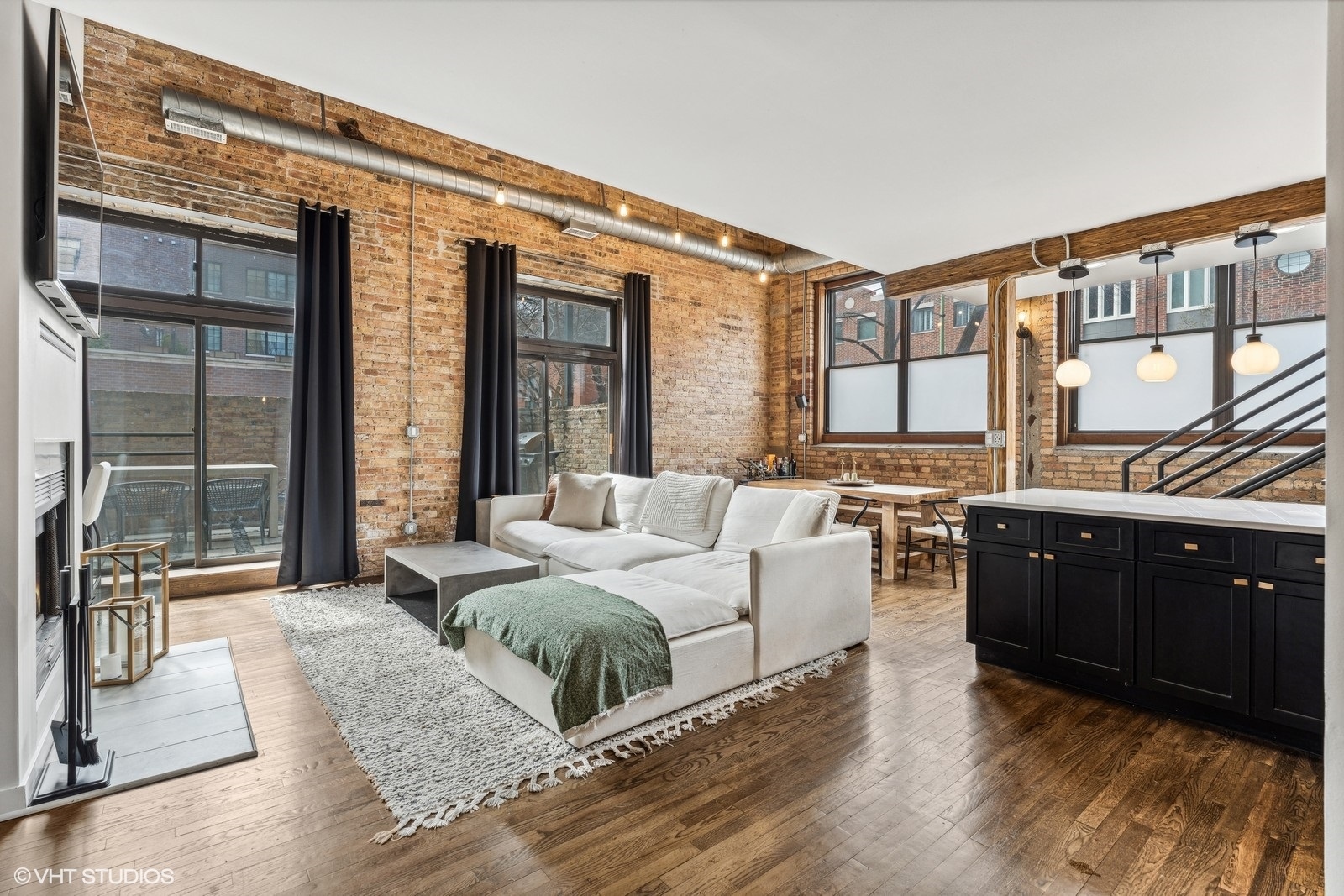 2525 N Sheffield Avenue Unit: 1A