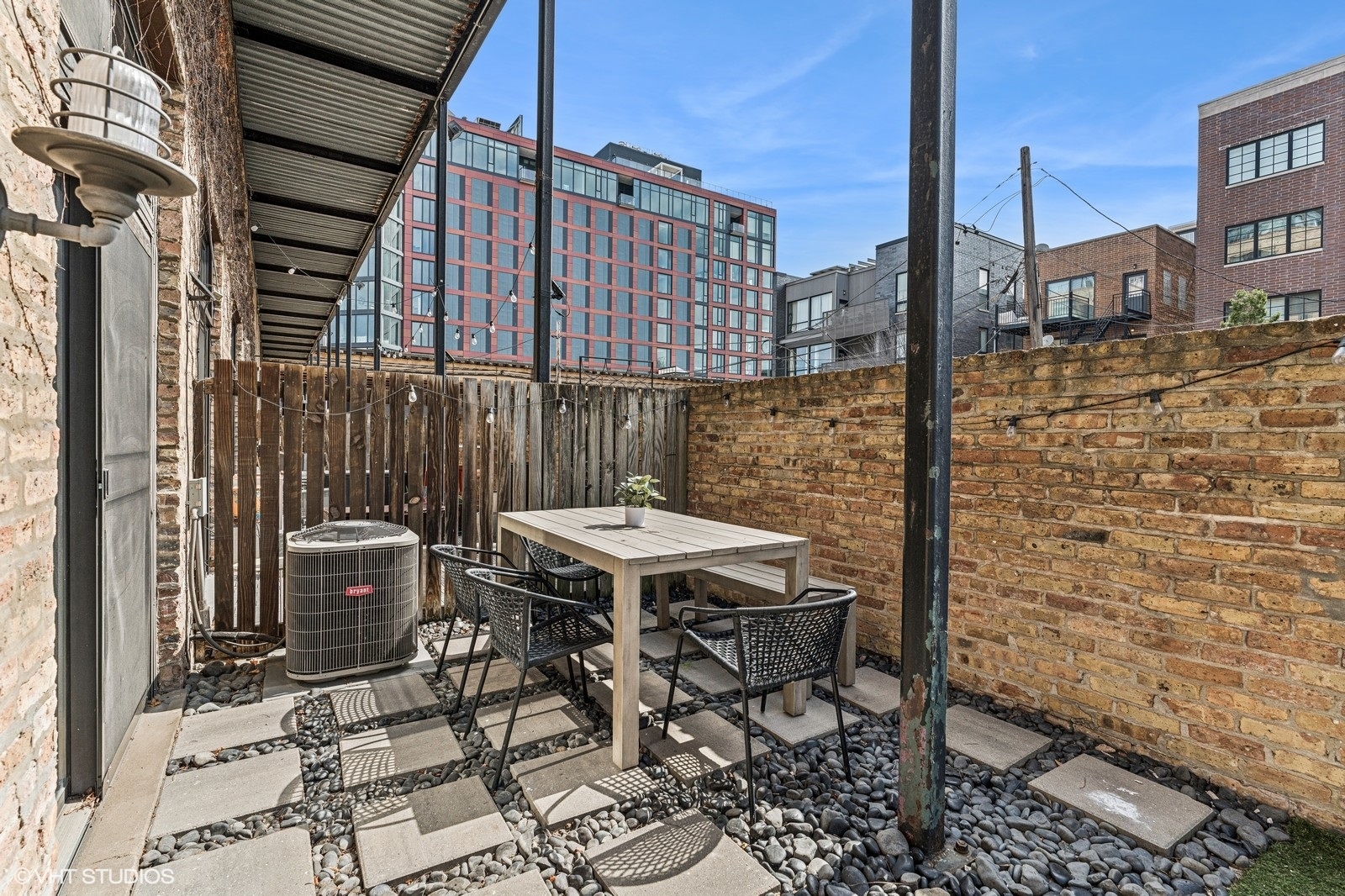 2525 N Sheffield Avenue Unit: 1A
