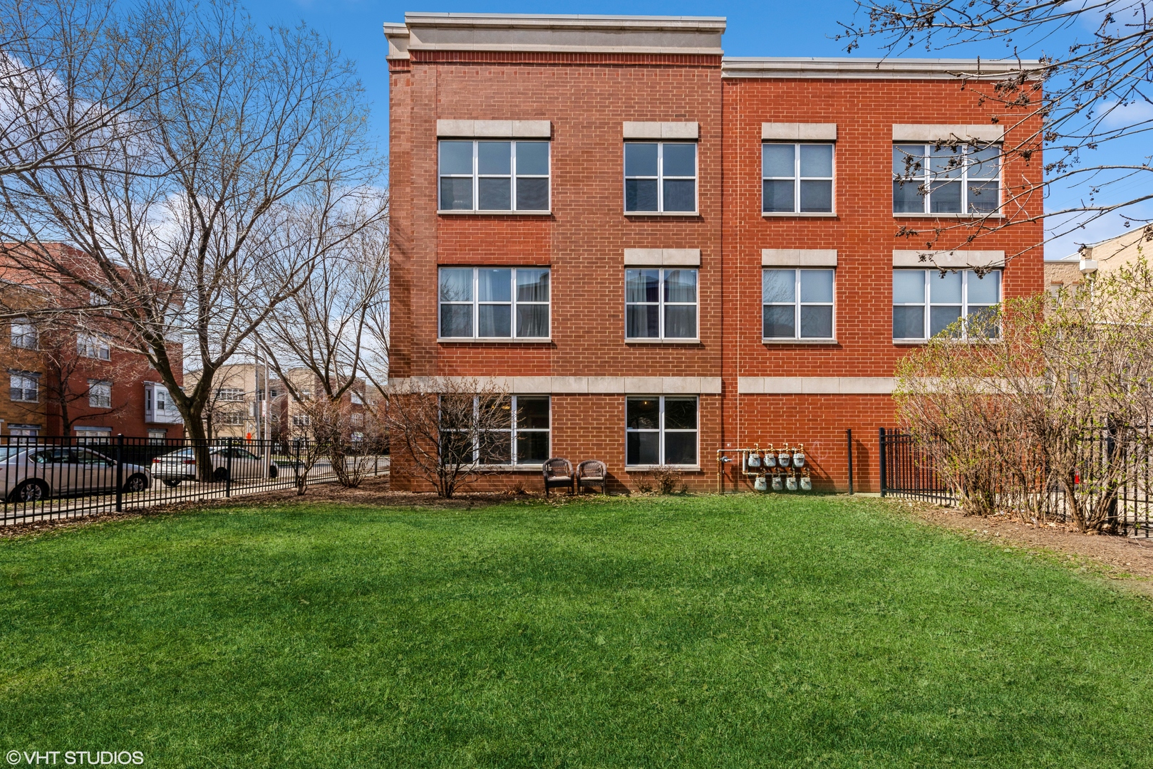 1752 W Maypole Avenue Unit: 101