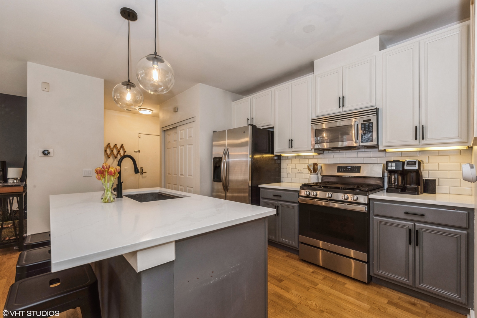 1752 W Maypole Avenue Unit: 101