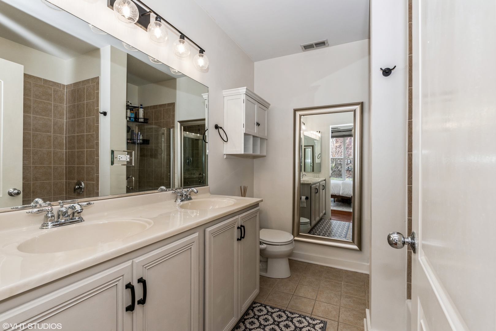 1752 W Maypole Avenue Unit: 101