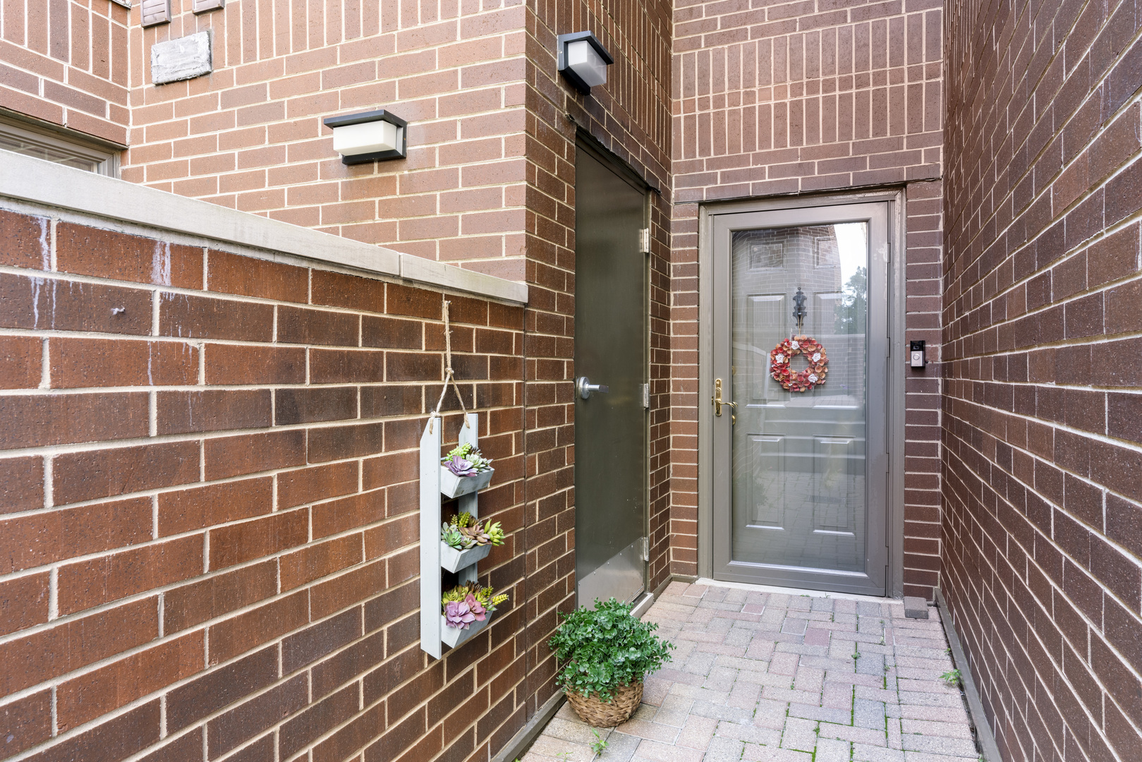 1720 N La Salle Street Unit: 25