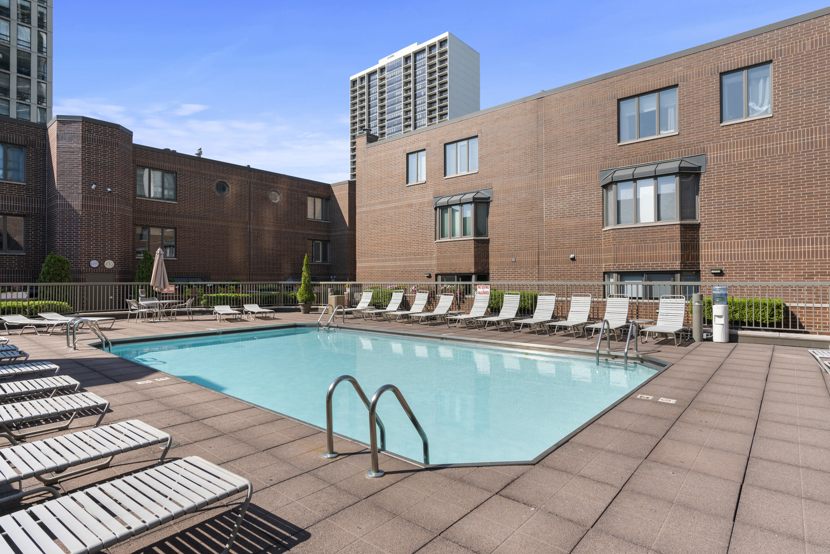 1720 N La Salle Street Unit: 25