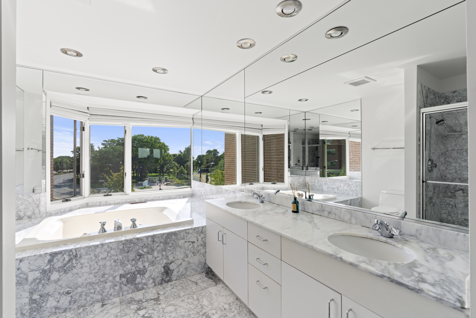 1720 N La Salle Street Unit: 25