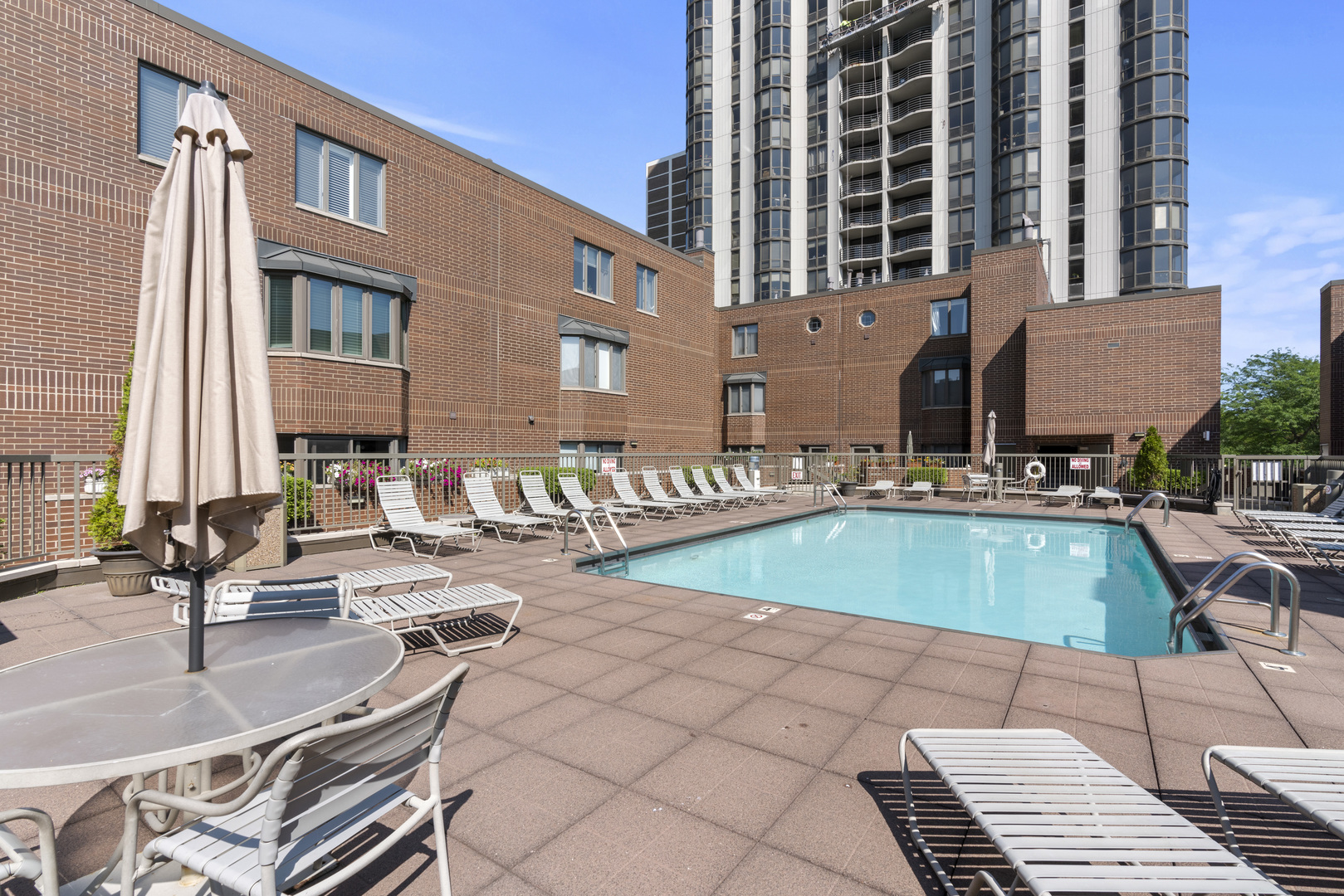 1720 N La Salle Street Unit: 25