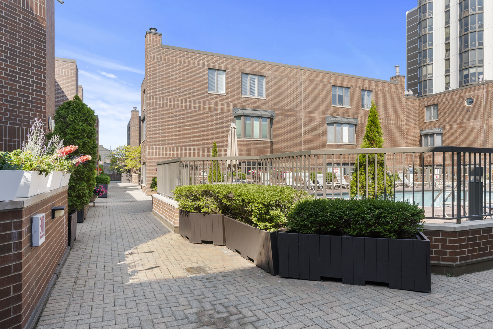 1720 N La Salle Street Unit: 25