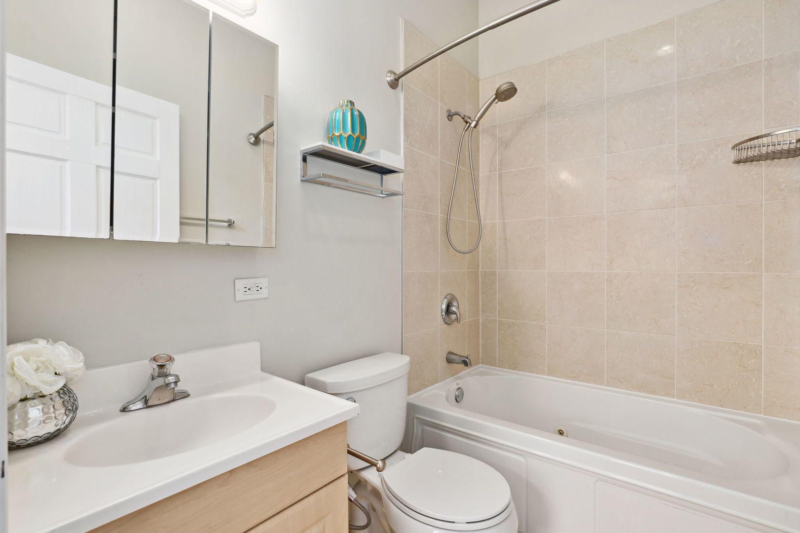 744 N May Street Unit: 202