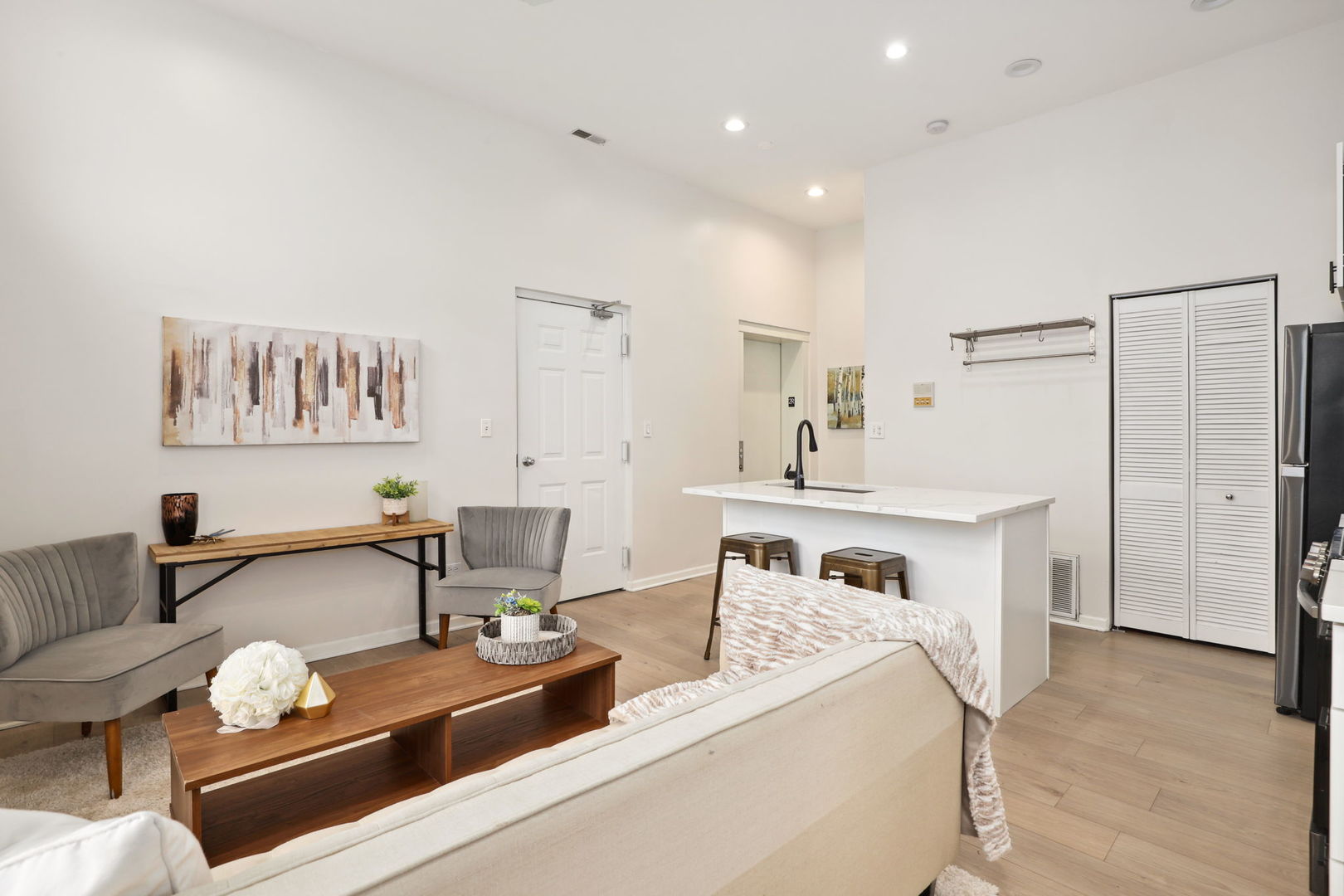 744 N May Street Unit: 202