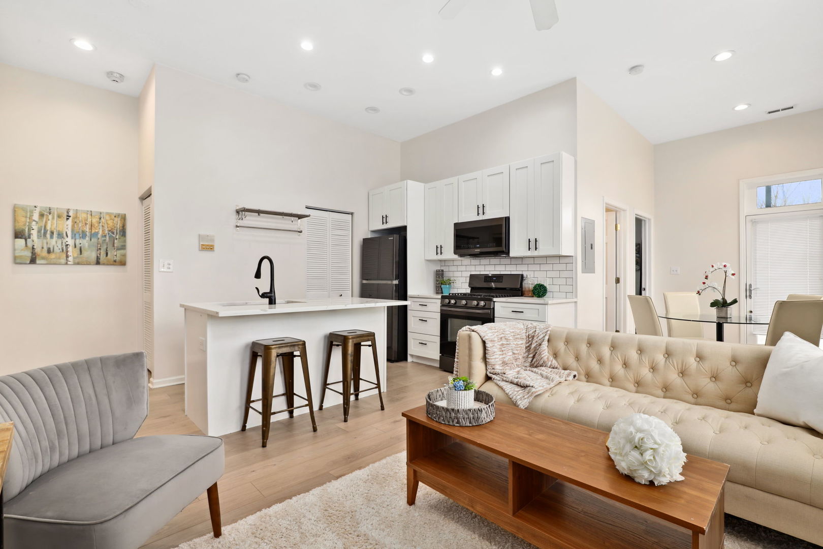 744 N May Street Unit: 202