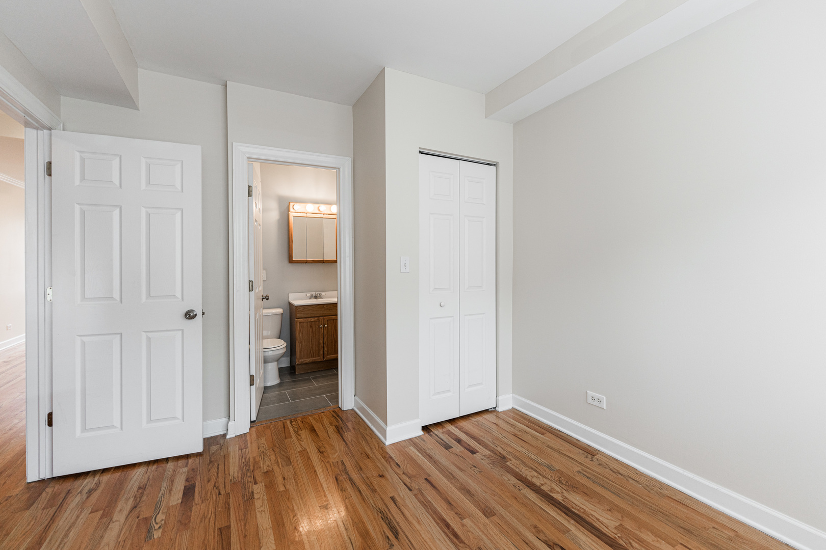 4604 N MONTICELLO Avenue Unit: 3E