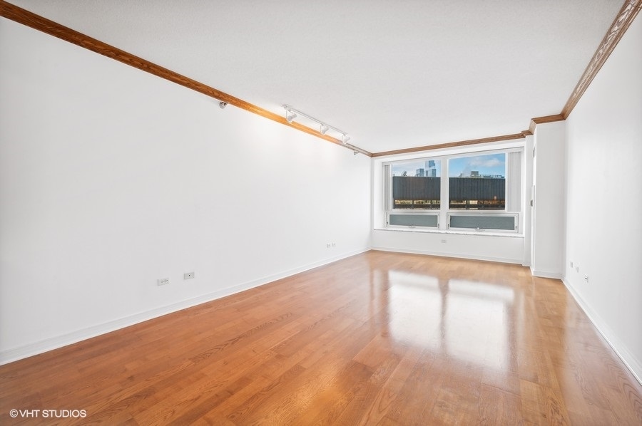 512 N MCCLURG Court Unit: 3211