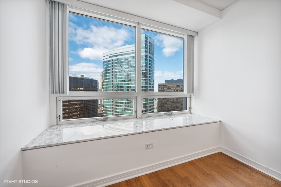 512 N MCCLURG Court Unit: 3211