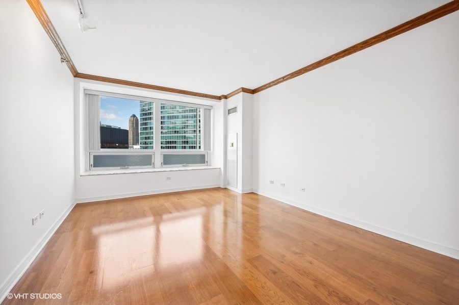 512 N MCCLURG Court Unit: 3211