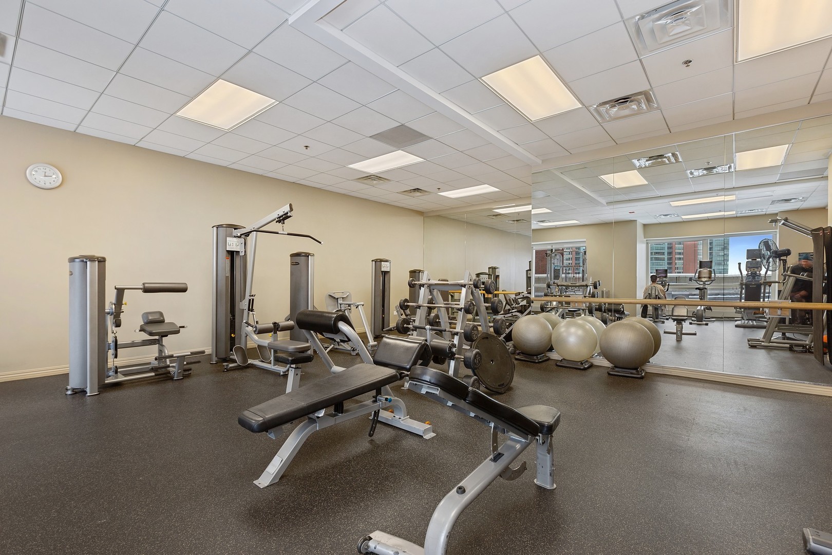 512 N MCCLURG Court Unit: 3211
