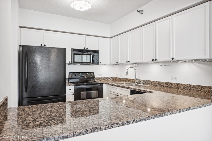512 N MCCLURG Court Unit: 3211